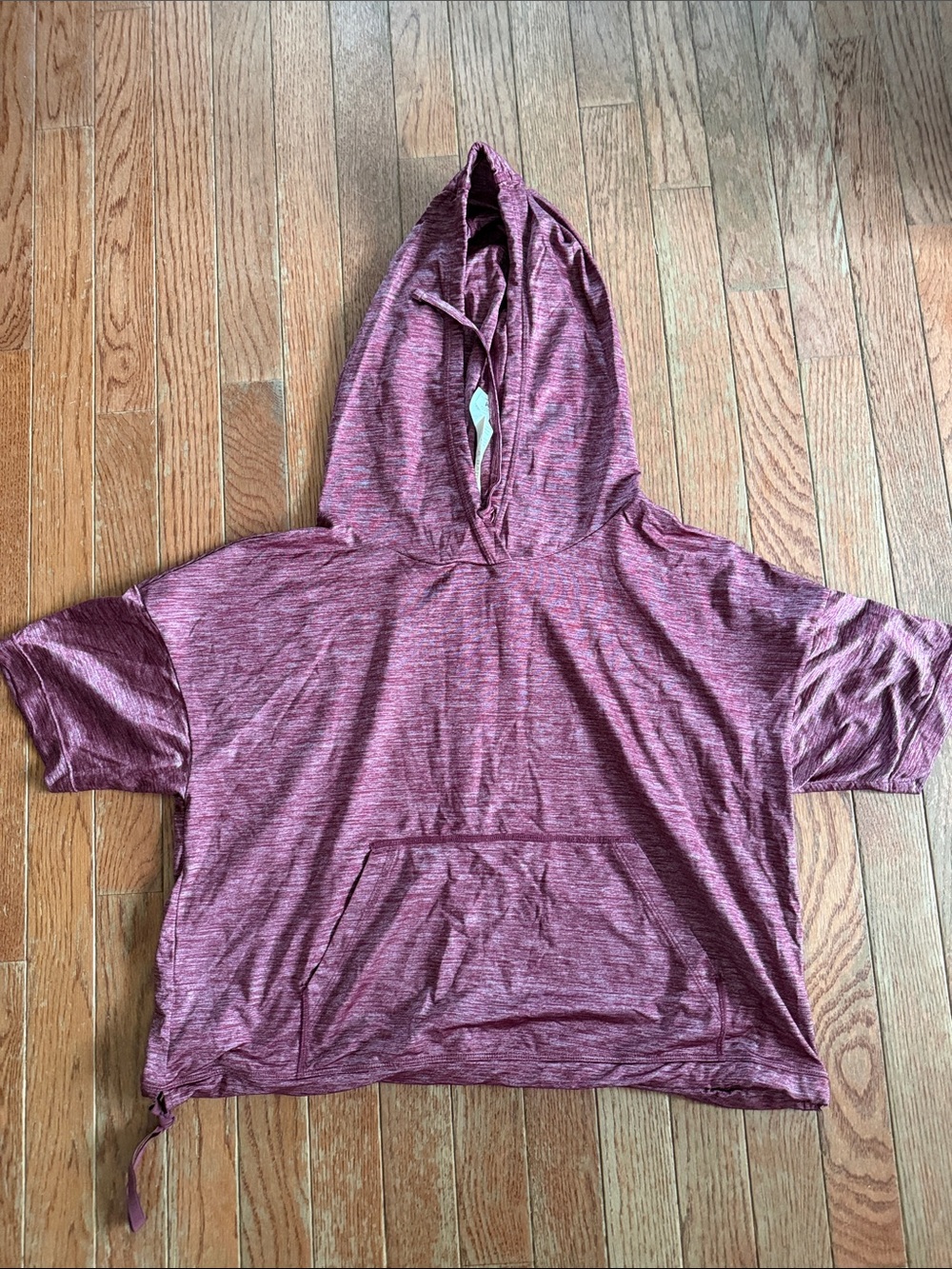 Fabletics Short Sleeve Hooded Tee in Heathered Burgundy